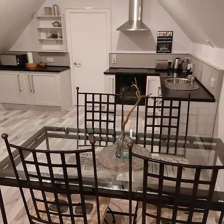 Apartment Stunning Set In Private Native Woodland *