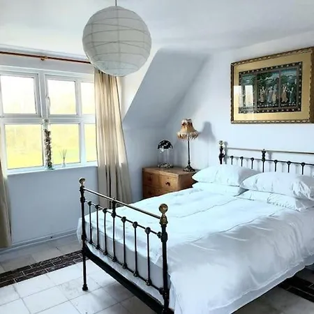 Daire Stunning Set In Private Native Woodland Ramelton