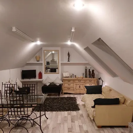 Апартаменты Stunning Set In Private Native Woodland Ramelton