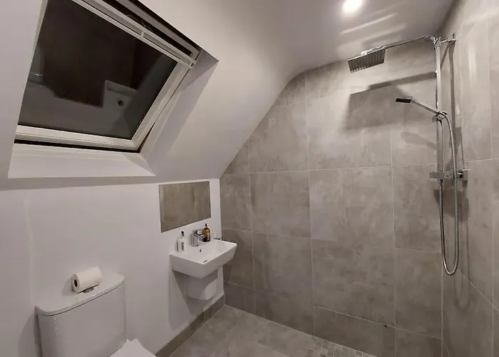 Stunning Set In Private Native Woodland Apartmán