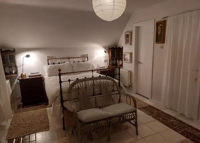 Stunning Set In Private Native Woodland Apartmán