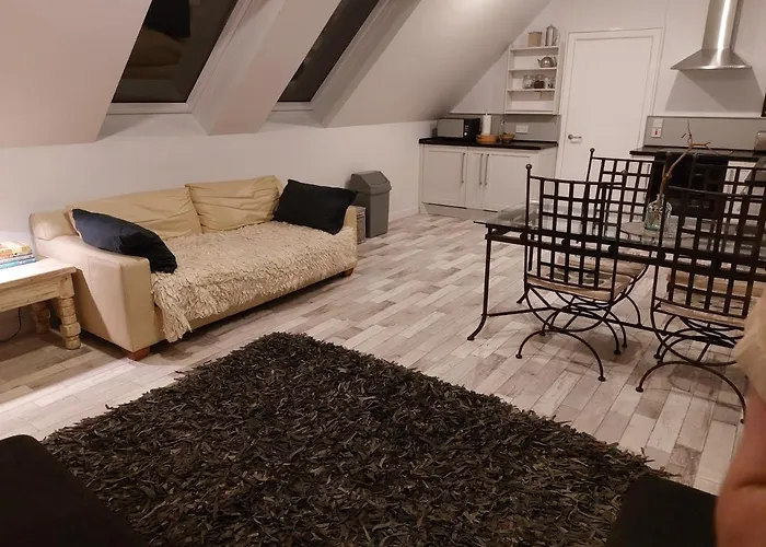 Stunning Set In Private Native Woodland Apartmán *