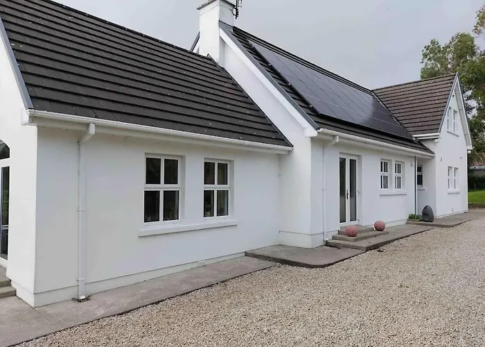 Stunning Set In Private Native Woodland 公寓 *